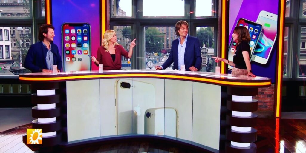 Vivianne aan de desk bij RTL Boulevard